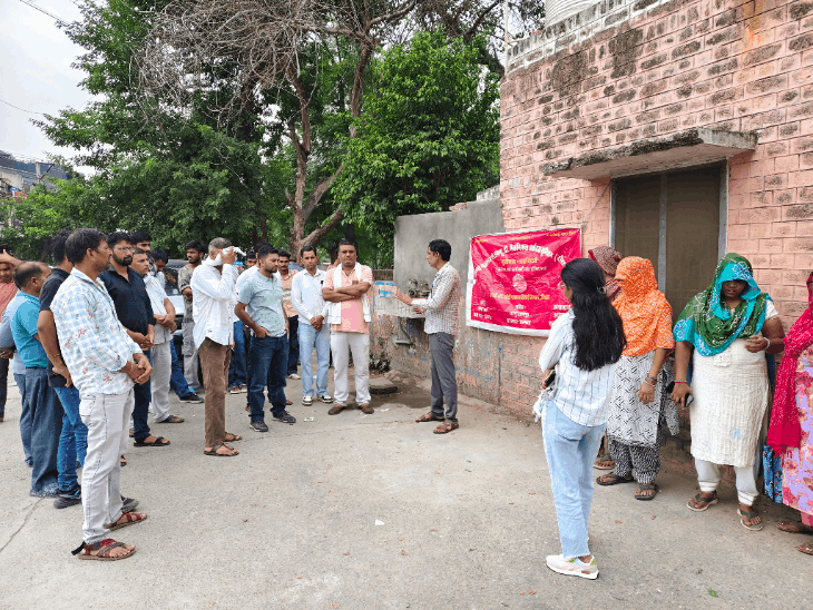 हिसार में निगम कर्मियों की हड़ताल, सिंचाई विभाग का समर्थन:सरकार को चेतावनी; बोले- मांगे नहीं मानने पर आंदोलन में होंगे शामिल