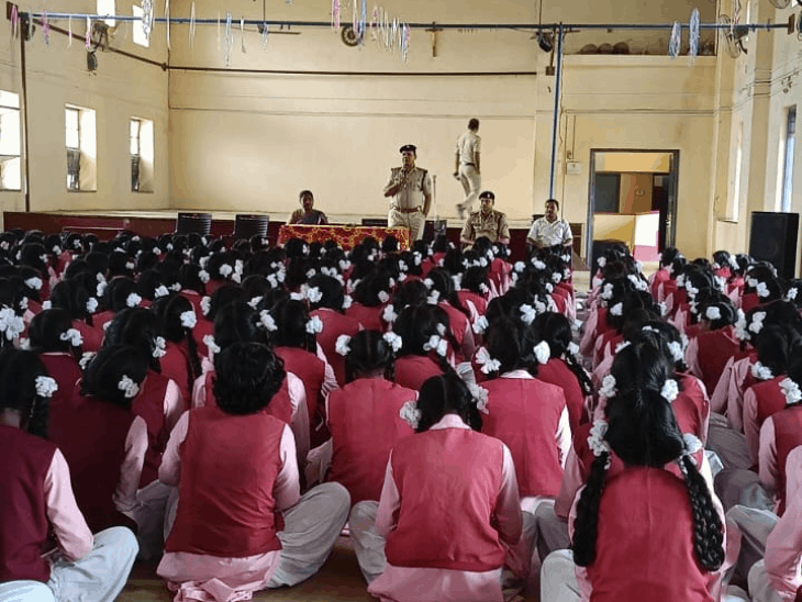 जशपुर-पुलिस ने एक दिन में 30,444 लोगों को किया जागरूक:साइबर जागृति अभियान ने बनाया नया रिकॉर्ड,SSP ने साइबर ठगी से बचने की दी जानकारी