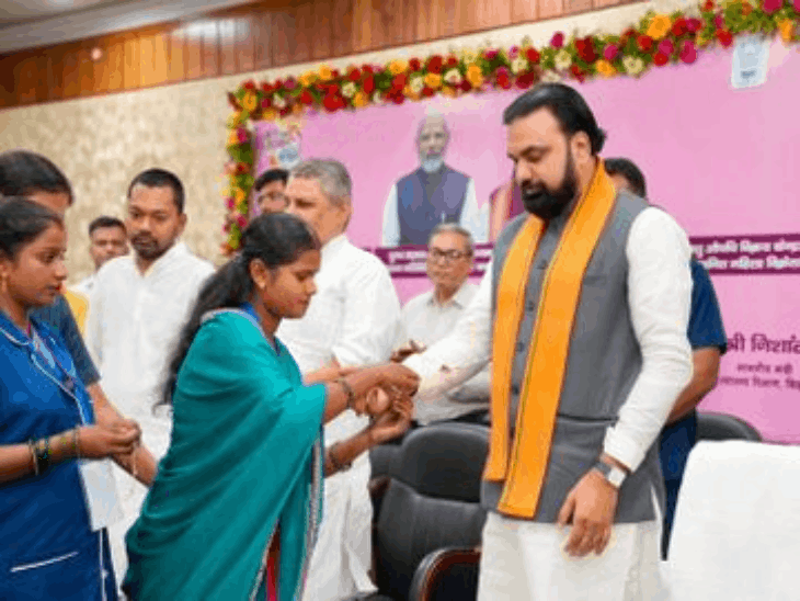 महिलाओं के स्टार्टअप के लिए 2 लाख तक देगी सरकार:PhD फेलोशिप के लिए हर महीने 10 हजार की मदद; 4700 पुलिस दीदियों को स्कूटी-बाइक मिलेगी