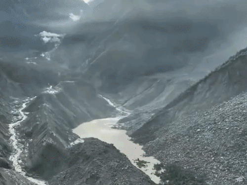 ‘आंखों के सामने बह गई कार…लगा अब हमारी बारी है’:नेपाल से रेस्क्यू 106 भारतीयों की आपबीती; बोले- जिस पुल से आए वो भी डूब गया