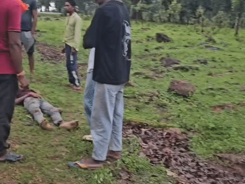 जशपुर में 24 घंटे में 2 हादसे,3 युवकों की मौत:बाइक अनियंत्रित होकर पिलर से टकराई,दूसरी ट्रक में घुसी,नशे में ड्यूटी, वार्ड बॉय बर्खास्त