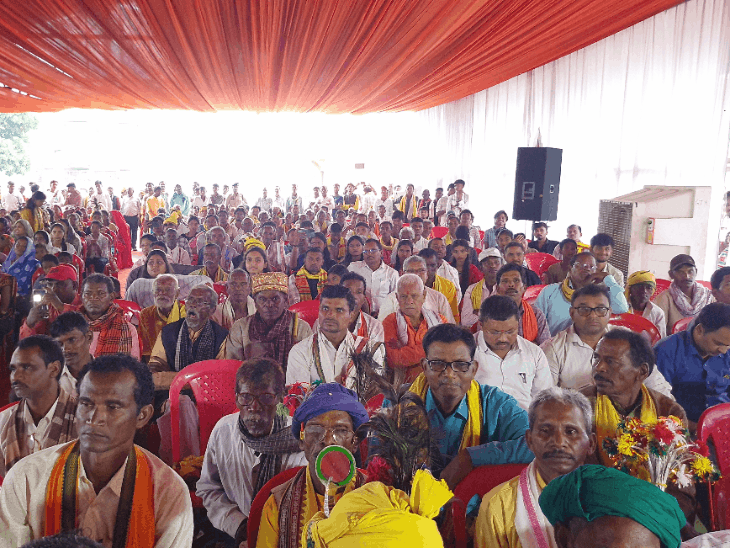 बेमेतरा में आदिवासी महासम्मेलन, डिप्टी CM अरुण साव भी पहुंचे:6.10 करोड़ के विकास कार्यों की घोषणा, वीर नारायण सिंह की प्रतिमा का अनावरण