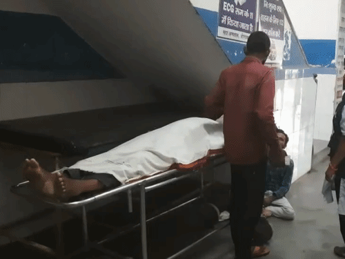 औरंगाबाद में सांप के काटने से अधेड़ की मौत:तीन बच्चों का पिता था, हायर सेंटर रेफर होने के बाद ओझा के पास ले जाते समय मौत