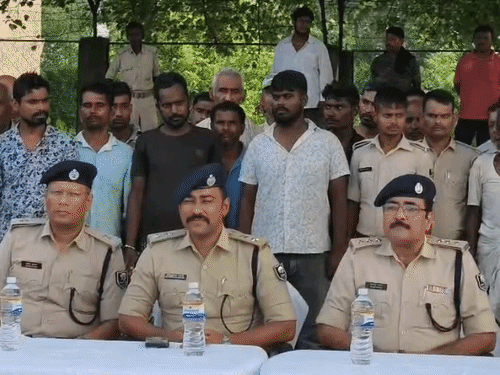 मुजफ्फरपुर में फरार अपराधियों को पकड़ने के लिए मेगा ड्राइव:पुलिस ने 199 फरार आरोपियों को किया गिरफ्तार, 134 जेल भेजे; 99 मामलों में कुर्की की कार्रवाई