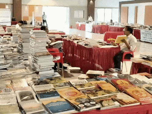 नालंदा विश्वविद्यालय में बुक प्रदर्शनी का आयोजन:देश-विदेश के कई पब्लिशर ले रहे हिस्सा; साहित्य, इतिहास, विज्ञान से जुड़ी किताबों का कलेक्शन उपलब्ध