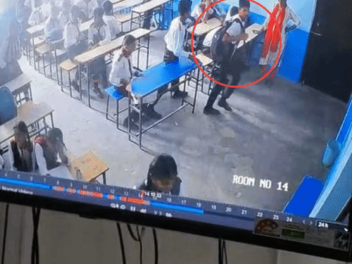 मुजफ्फरपुर में 8वीं क्लास के तीन छात्र लापता:सीसीटीवी में एक-एक कर निकलते दिखे; दो बच्चा साइकिल से और एक स्कूल बस से आता-जाता था