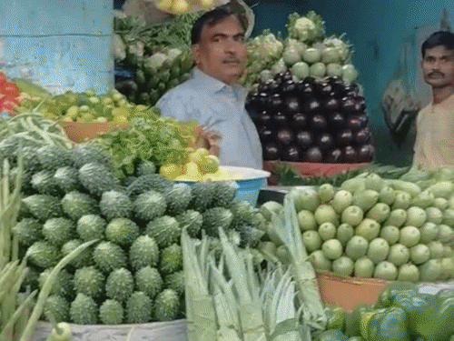 नालंदा के बाजारों में चीनी, तेल की कीमत में उछाल:सूखे के असर से सब्जियों के दाम भी आसमान पर, रसोई का बिगड़ा बजट