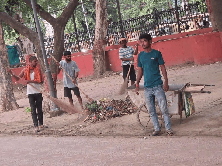 स्वतंत्रता दिवस समारोह को लेकर पटना नगर निगम की तैयारी:गांधी मैदान में 52 सफाईकर्मी तैनात, पिंक टॉयलेट-लू कैफे की व्यवस्था; तीन सुपर सकर मशीनें भी लगाई