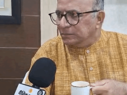 चाणक्य के डायरेक्टर बोले- OTT की गालियां बाजार की पसंद:लोग देख रहे तो बनता रहेगा; Gen-G पर कहा- बच्चों से हारने में दिक्कत क्या