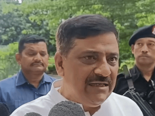 राहुल गांधी ‘लफुआ’ की तरह व्यवहार कर रहे- संजय झा:PM मोदी और विदेश नीति पर बयान को लेकर घेरा, कहा-संवैधानिक पद पर हैं, मर्यादा में रहें