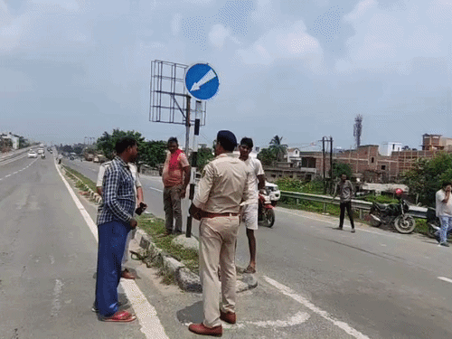 मुजफ्फरपुर में कारोबारी के मुंशी से 3.18 लाख की लूट:दुकान से घर लौट रहे थे, हथियारबंद अपराधियों ने घेरा; CCTV खंगाल रही पुलिस