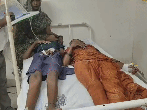 समस्तीपुर- पूजा का प्रसाद खाने से 30 लोग बीमार:सभी को उल्टी-दस्त की शिकायत, ग्रामीणों ने पहुंचाया अस्पताल; महिलाएं और बच्चे भी शामिल