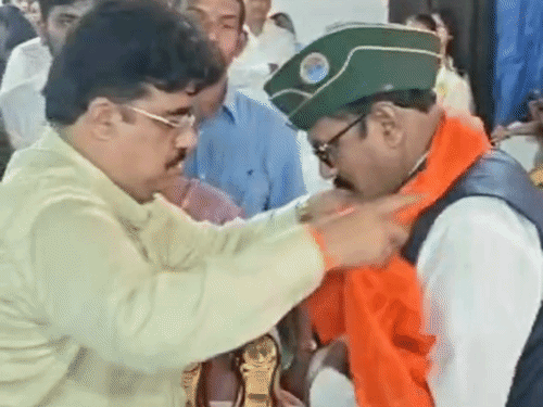 धमतरी में ‘एक शाम देश के नाम’ आयोजन:देर रात तक देशभक्ति गीतों पर थिरके सैकड़ों बच्चे, पूर्व सैनिक और शहीद परिवार हुए सम्मानित