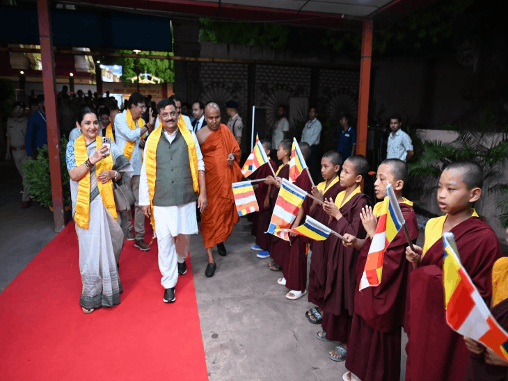 बिहार दौरे पर संसदीय स्थायी समिति के सदस्य:महाबोधि मंदिर में पूजा-अर्चना, भगवान बुद्ध के किए दर्शन; बिहार की कला, संस्कृति को जाना