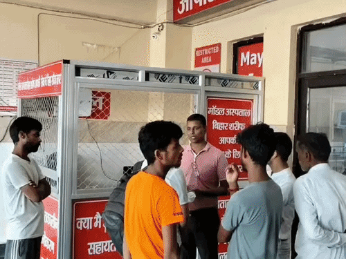नालंदा सदर अस्पताल में बच्चे की मौत के बाद बवाल:डॉक्टर-स्टाफ से मारपीट, इमरजेंसी और OPD सेवाएं ठप; परिजन बोले- समय पर नहीं मिला इलाज