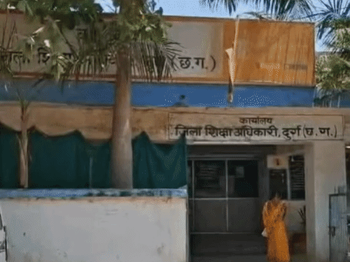 दुर्ग के कैलाश नगर स्कूल में 3 प्रधान पाठक पदस्थ:एक ने संभाला पद, दो का दूसरे स्कूलों में समायोजन ,31 पद अब भी खाली