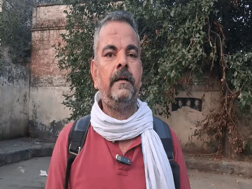 जालंधर की कंपनी की बस फगवाड़ा से चोरी:बस स्टैंड के अंदर से ले गया चोर, एक बस को टक्कर भी मारी, सीसीटीवी खंगाल रही पुलिस
