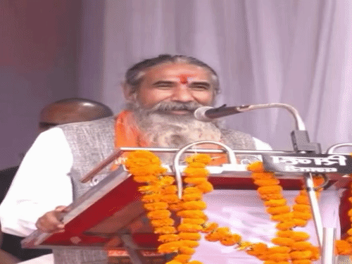 BJP सांसद बोले- नींबू काटा तो रुक गई बारिश, VIDEO:कहा- कार्यक्रम सफल, कांग्रेस बोली- शक्कर, पेट्रोल और बिजली के दाम भी कम करवा दीजिए