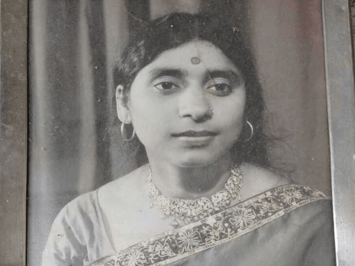 पठानकोट में बुजुर्ग महिला का बेरहमी से कत्ल:75 वर्षीय महिला के सिर पर रॉड से वार, चेहरा चाकू से गोदा और DVR उखाड़ ले गए हत्यारे