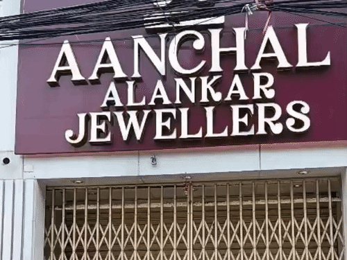 पटना में ज्वेलरी शॉप ऑनर को बदमाशों ने गोली मारी:बदमाशों से भिड़ी पत्नी; झूमाझटकी के दौरान पेट में लगी बुलेट; पिस्टल छोड़कर फरार हुए