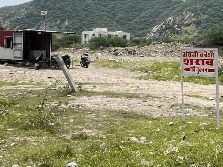 सिरोही में हाईवे पर गोदाम से अवैध शराब बिक्री:देर रात तक नशा बेचने का आरोप, आबकारी विभाग की कार्यप्रणाली पर उठे सवाल