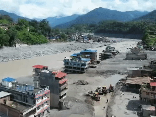 नेपाल बाढ़- लापता लोगों का आंकड़ा 2500 पहुंचा:400 भारतीय तिब्बत में फंसे; सुरंग में फंसे लोगों को निकालने में मदद करेगा भारत