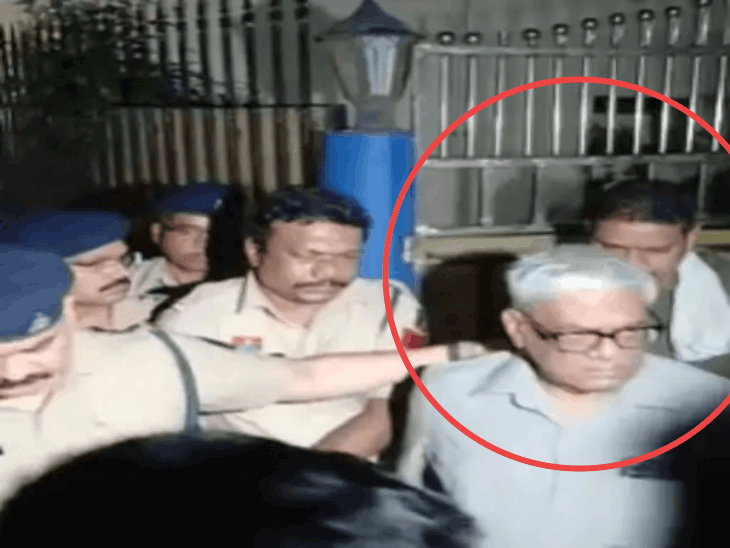 रायपुर में जलाया गया अरुण पन्नालाल का पुतला:हिंदू संगठनों ने लाखेनगर चौक में किया प्रदर्शन, क्रिश्चियन फोरम के पदाधिकारी ने की थी भगवानों पर टिप्पणी