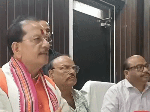 ‘देश-प्रदेश को जाति-धर्म के नाम पर नहीं बांट सकते’:विजय सिन्हा बोले- विपक्ष के कई नेता सोने की चम्मच लेकर पैदा हुए हैं, जमीनी सच्चाई नहीं देख पाते