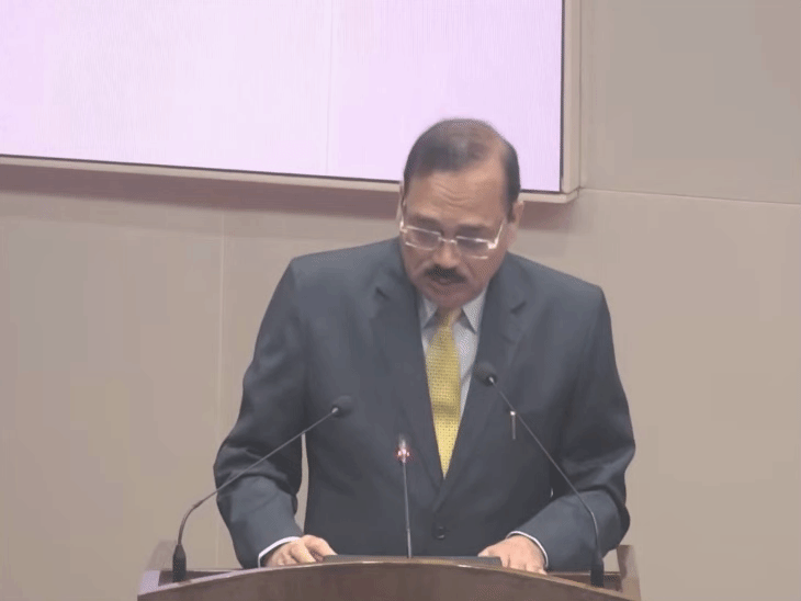 CJI को यूनिवर्सिटी इवेंट में चीफ गेस्ट बनाने का विरोध:हैदराबाद लॉ यूनिवर्सिटी के छात्र बेरोजगारों को कॉकरोच कहने से नाराज; बोले- फैसले पर विचार करें