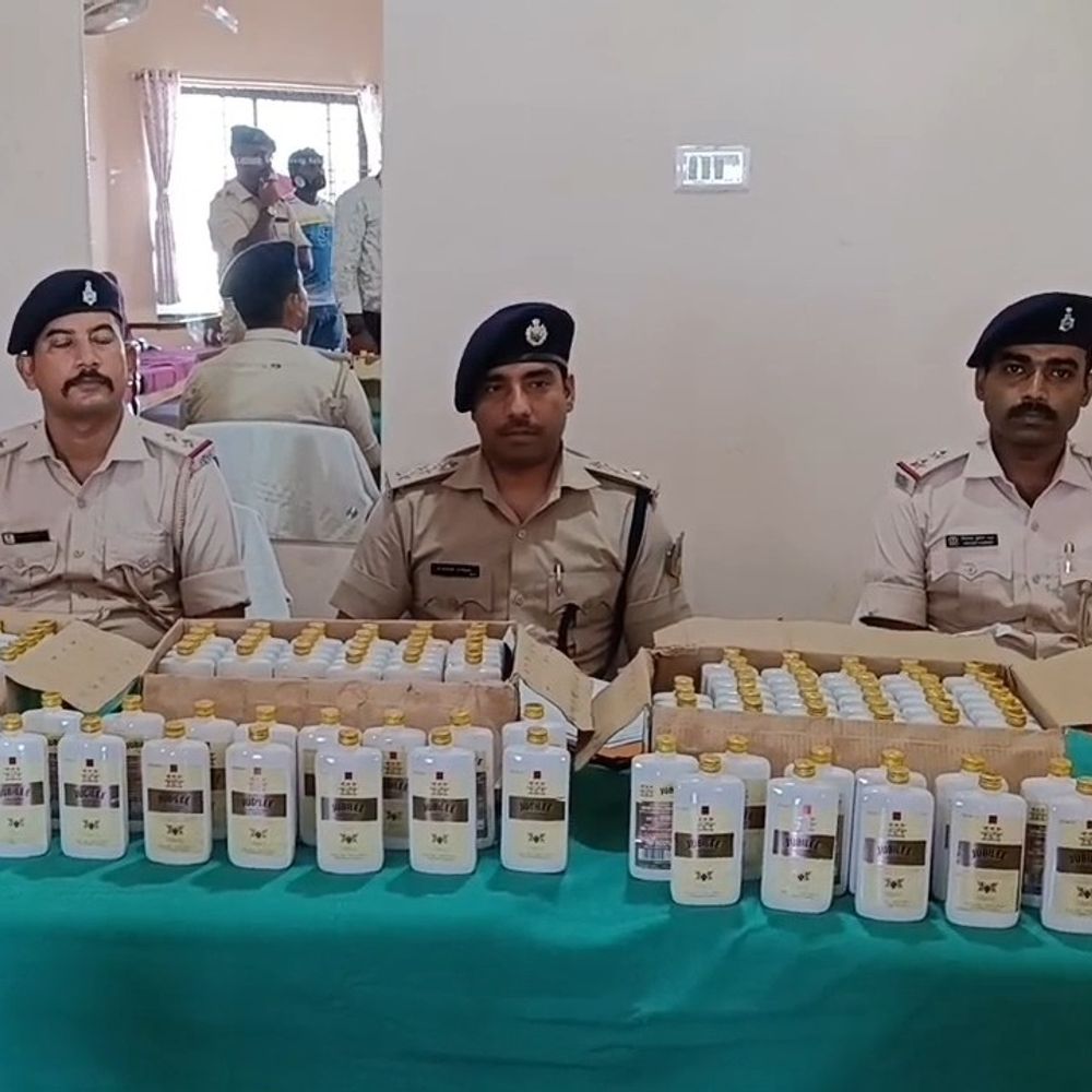 बरवाअड्डा में 25 लाख की नकली शराब बरामद:335 पेटियों में मिलीं 16,080 बोतलें, बकरी शेड में रखी थी शराब; तस्कर फरार