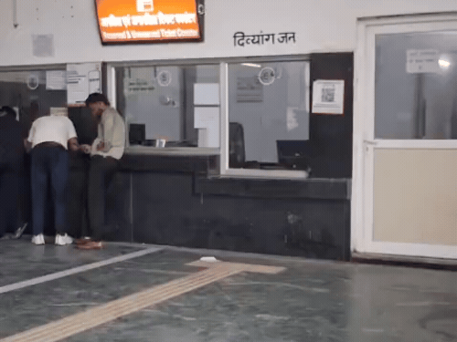 रक्षाबंधन पर ट्रेनों में नो-रूम स्थिति:पूर्वांचल और बिहार की ट्रेनों में 150 के पार पहुंची वेटिंग लिस्ट