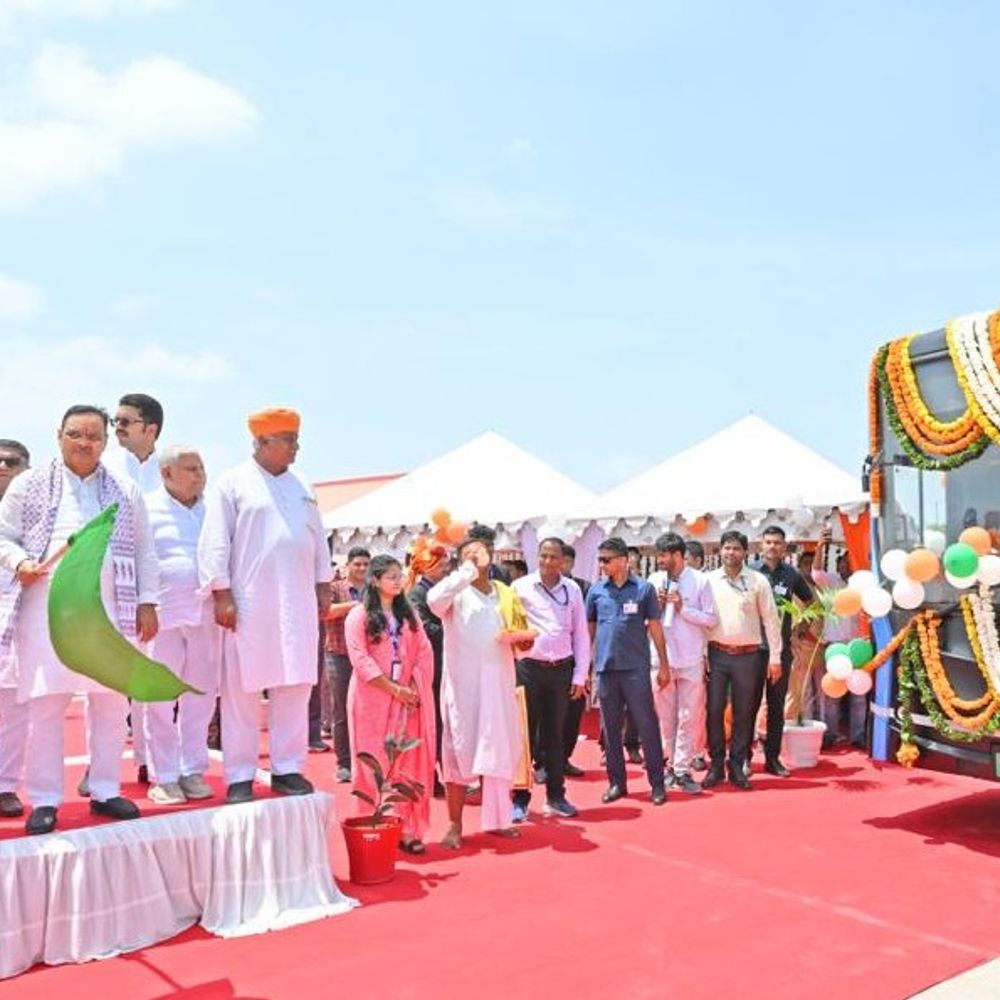 सीएम बोले- युवा नौकरी मांगने वाले नहीं, देने वाले बनें:बीकानेर में 5 नई पीएम ई-बसों को दिखाई हरी झंडी