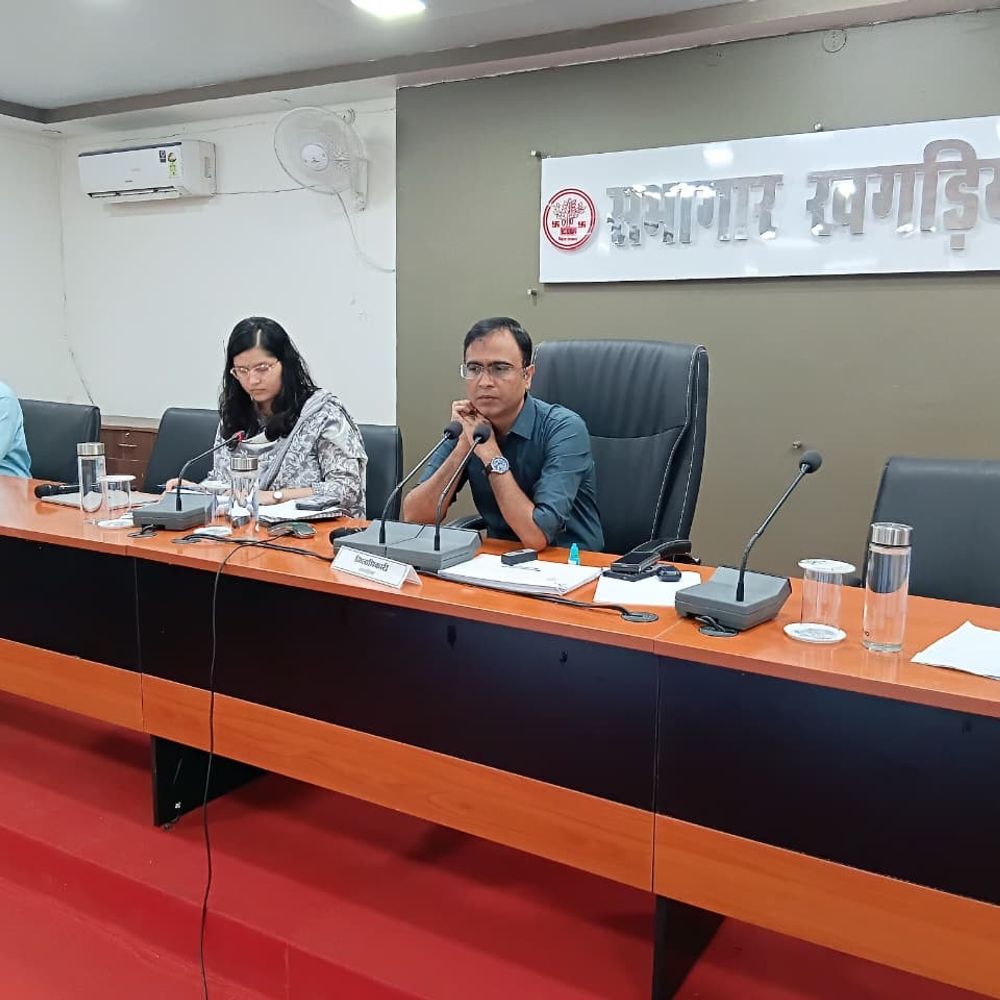खगड़िया में जन समाधान में 15 मामलों की सुनवाई:डीएम ने PMG समीक्षा में समयबद्ध कार्य के निर्देश दिए