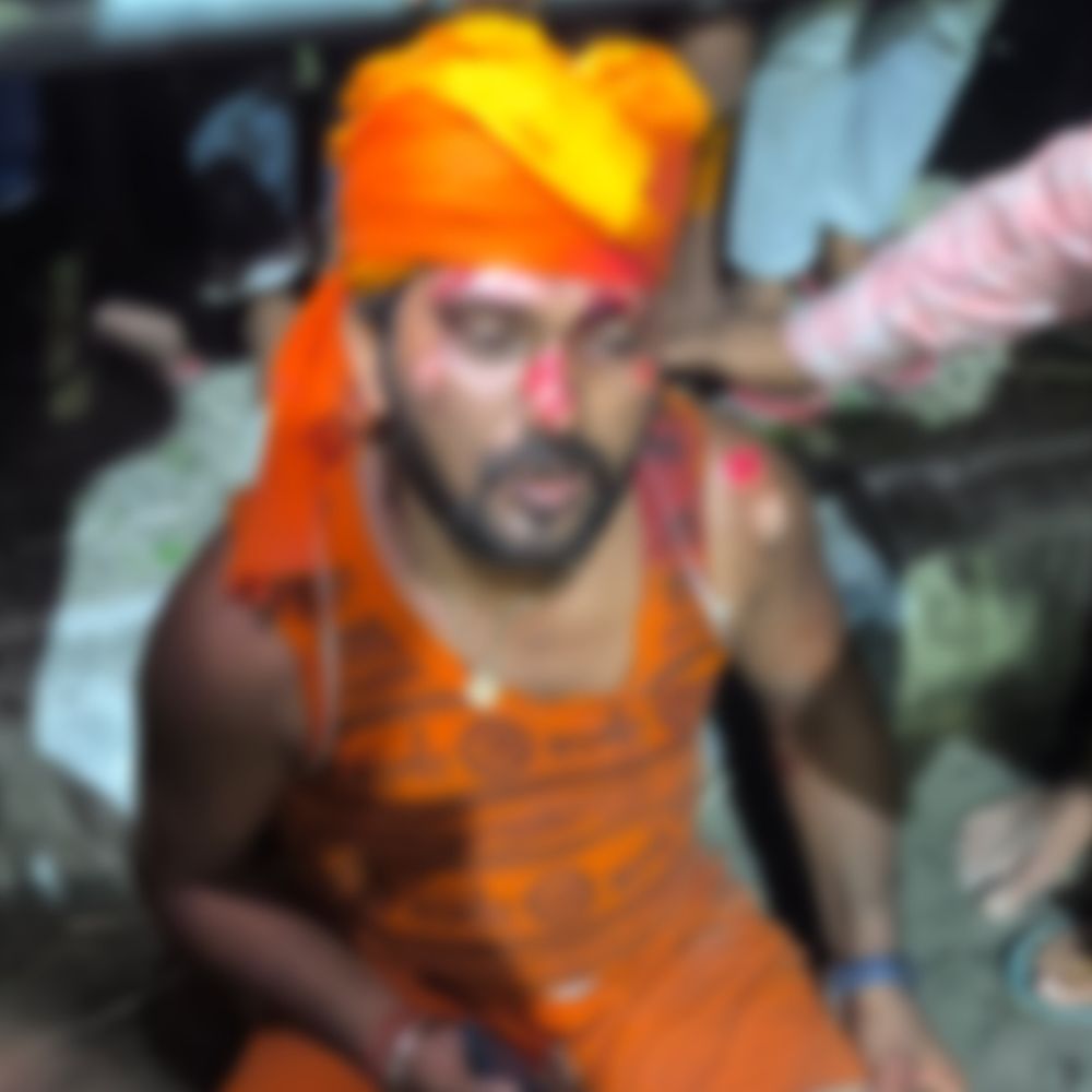 कटिहार-मनिहारी सड़क पर बाइक दुर्घटना में कांवरिया दंपति घायल:गोरखनाथ धाम जा रहे थे, राहगीर ने पहुंचाया अस्पताल, हालत गंभीर