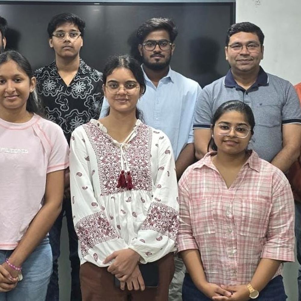 लखनऊ के छात्रों का शानदार प्रदर्शन:21 का IIM में चयन, टॉपर्स ने 2027 बैच को बताए सफलता के टिप्स