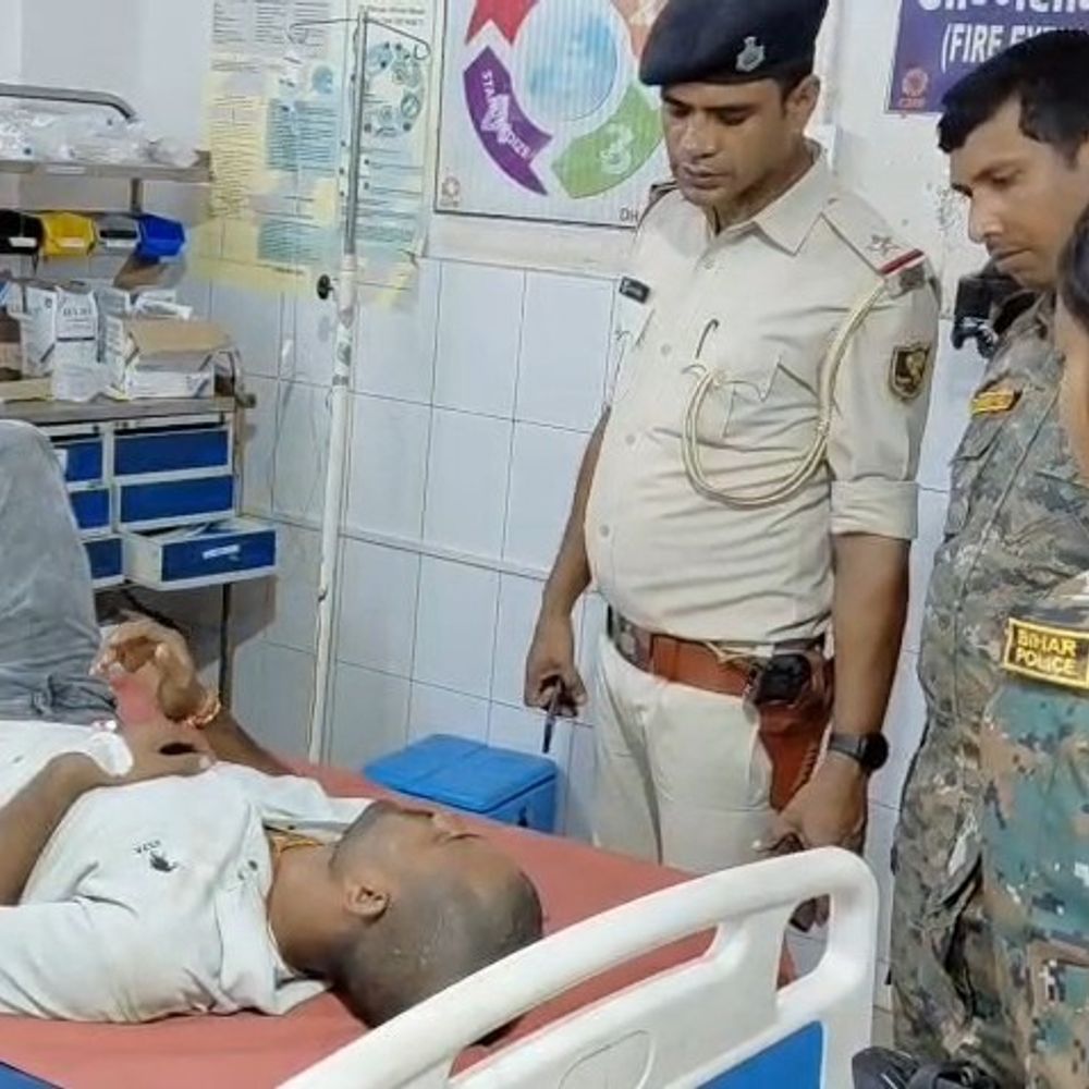 2 बाइक की भिड़ंत में 2 लोग गंभीर घायल:जमुई में राखी बंधवाने जा रहा था भाई, अगहरा के पास एक्सीडेंट