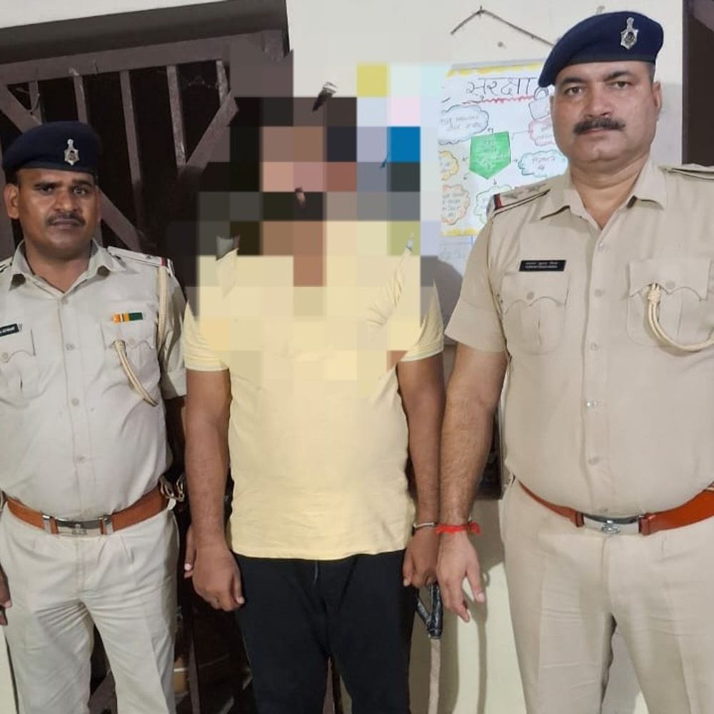 बोचहां पुलिस ने वांछित आरोपी को पकड़ा:आर्म्स एक्ट, NDPS और लूट के कई मामलों में फरार चल रहा था