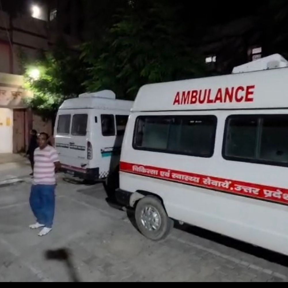नारायणी नदी में बहकर आए 4 शव नेपाल को सौंपे:महराजगंज में 3 महिलाओं, 1 पुरुष के शवों का पोस्टमार्टम, डीएनए सैंपल सुरक्षित