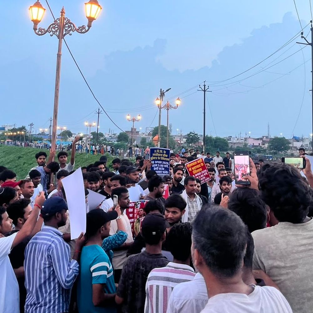 आइसा अध्यक्ष नेहा पर स्याही फेंकने का विरोध:प्रयागराज में आइसा का प्रदर्शन, कहा- आंदोलन नहीं रुकेगा