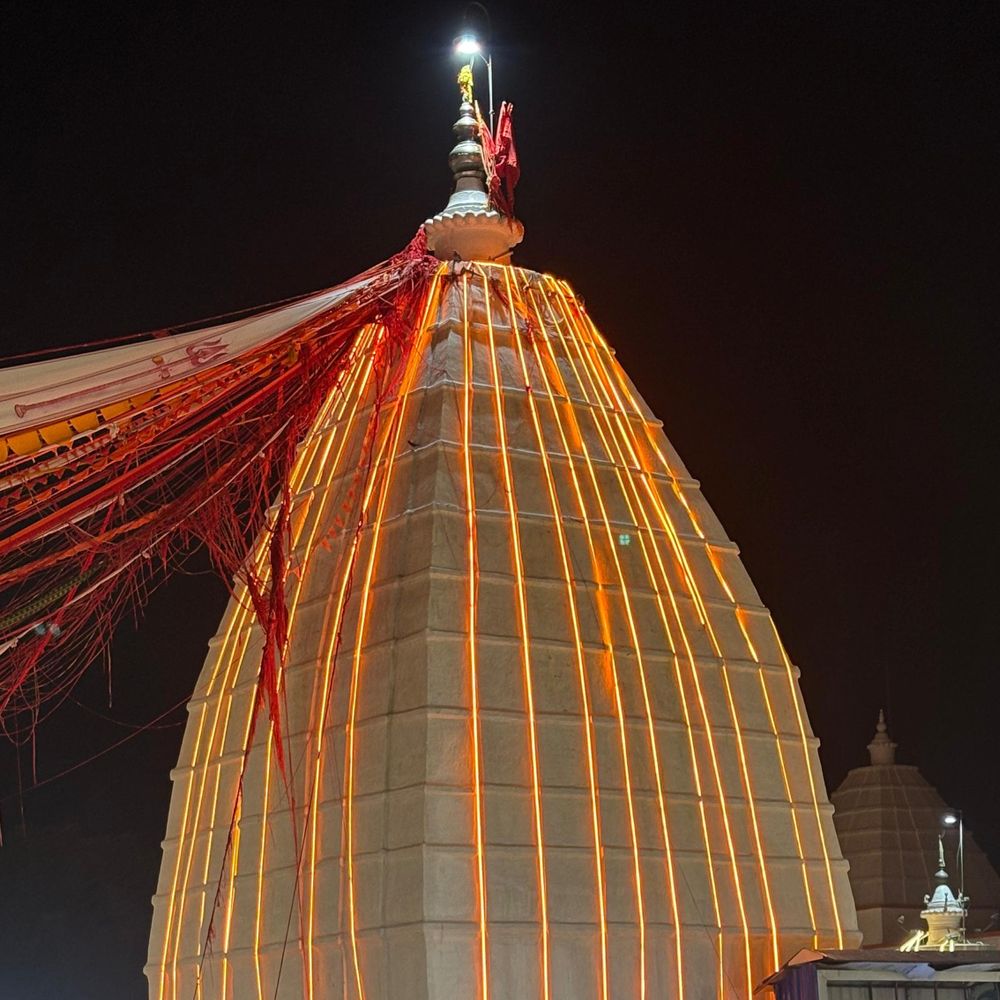 देवघर में श्रद्धालुओं की 10 किमी लंबी कतार:नाग पंचमी-मनसा पूजा के संयोग से बढ़ी भीड़, आधी रात से ही कतार में कांवरिए