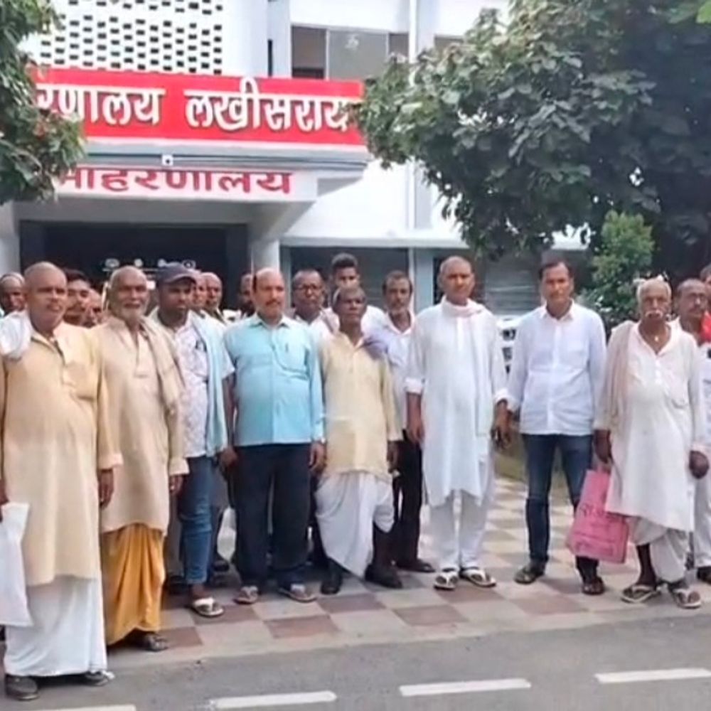 लखीसराय में खैरी मौजा के किसान DM से मिले:मोकामा-मुंगेर फोरलेन के लिए जमीन अधिग्रहण पर उचित मुआवजे की मांग