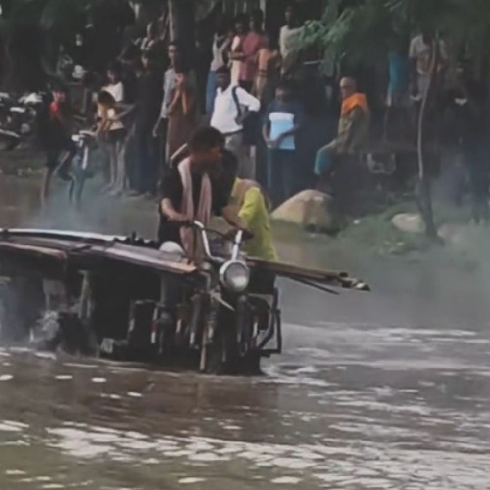 प्रभारी मंत्री ने जर्जर सड़कें सुधरवाने का दिया आश्वासन:बक्सर के लोगों को आवागमन में परेशानी, बोले-संबंधित विभाग के मंत्री से करेंगे मुलाकात