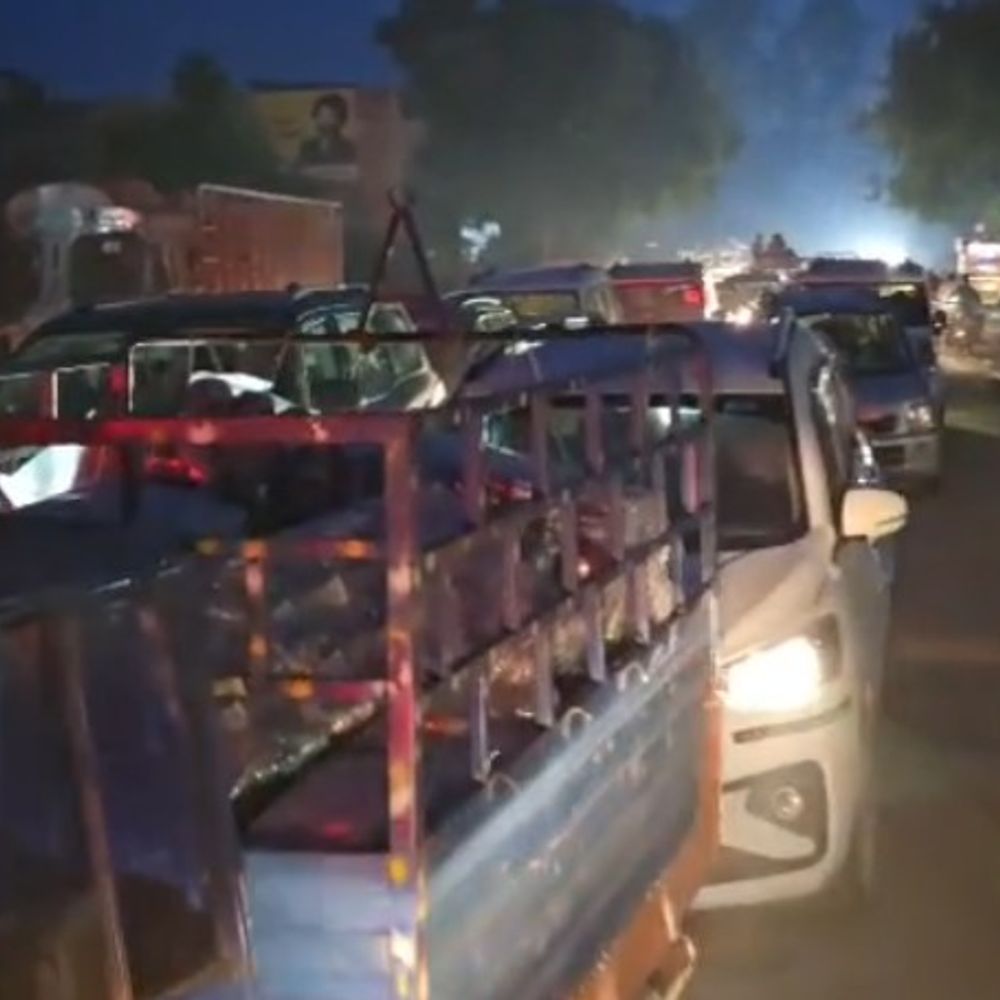 रक्षाबंधन पर बिहिया चौरस्ता पर लगा जाम:वाहनों के दबाव से लगी लंबी कतारें, मौके पर पहुंची पुलिस