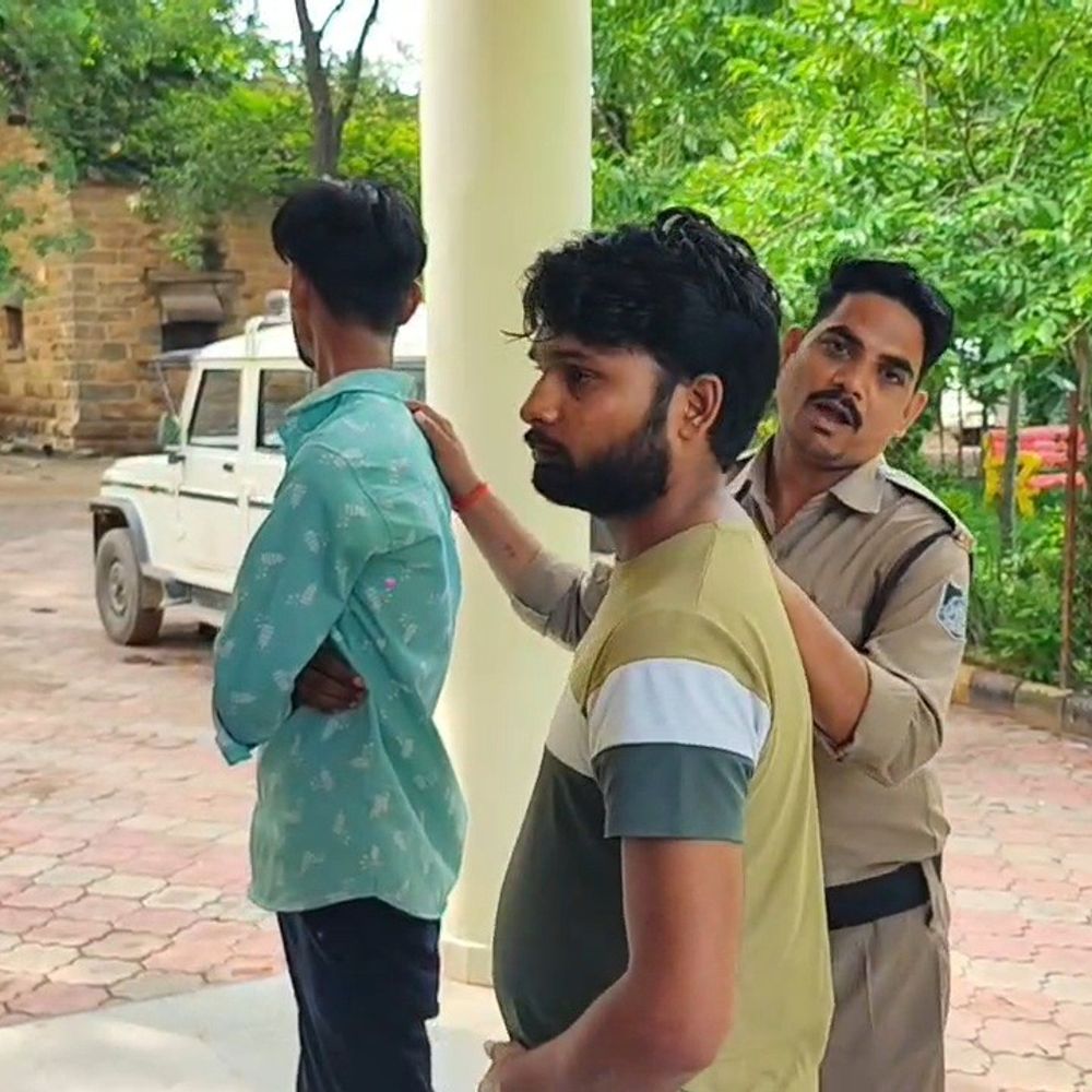 हटा में अवैध हथियार खरीदने वाले दो फरार युवक गिरफ्तार:9 पहले पकड़ाए, सोशल मीडिया पर पोस्ट की थी हथियारों संग तस्वीर