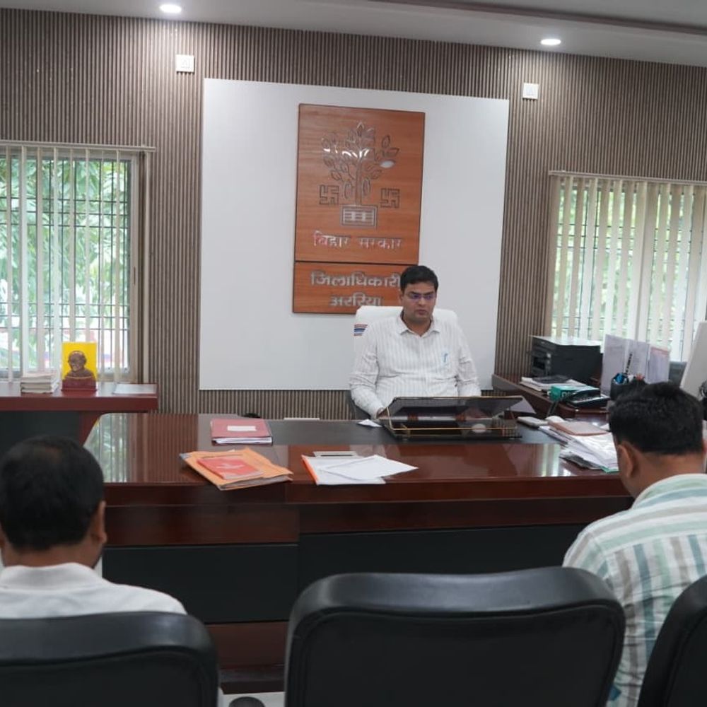 अररिया में 170 सोलर लाइटें लगेंगी:DM ने एजेंसी को एक सप्ताह में काम पूरा करने का निर्देश दिया