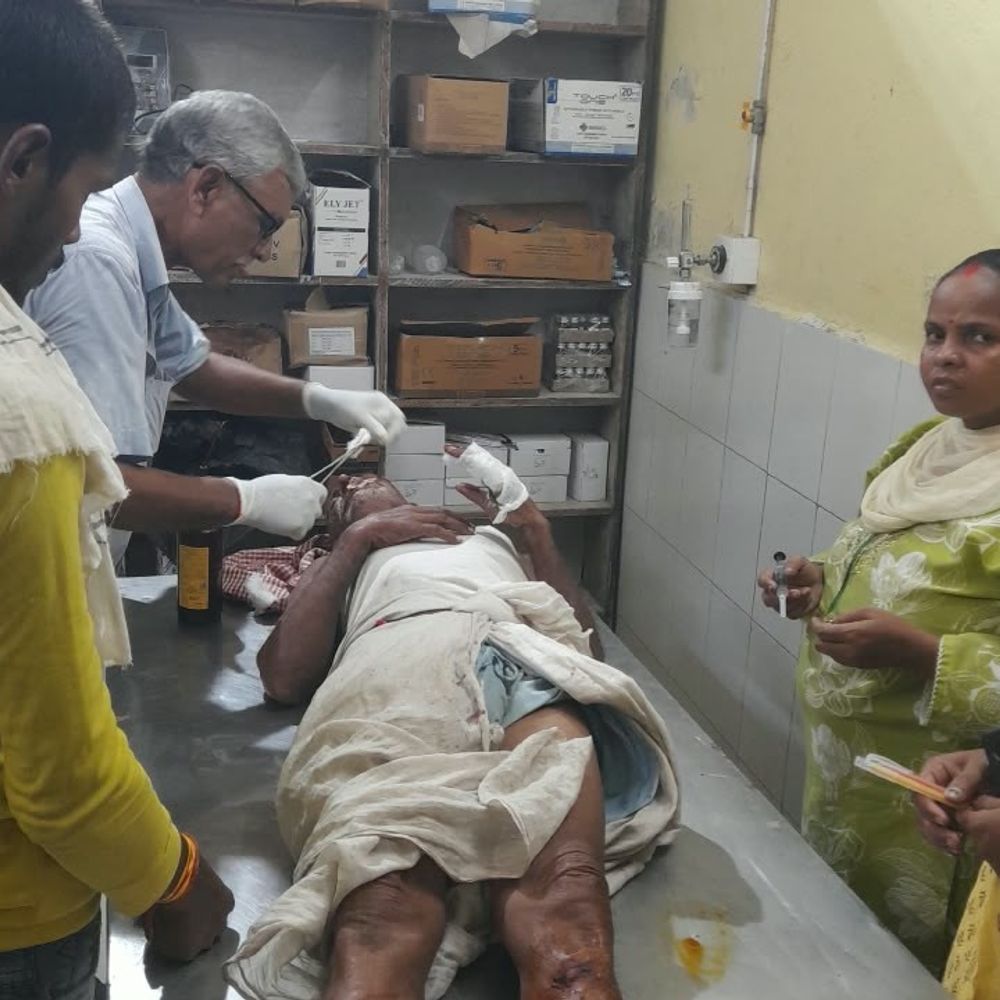 विभूतिपुर में आवारा कुत्तों का आतंक:हमले में 6 से अधिक घायल, CHC में वैक्सीन नहीं; सदर अस्पताल रेफर किए गए मरीज