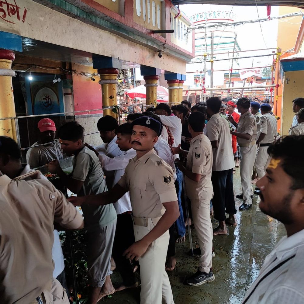 सावन की दूसरी सोमवारी पर प्रशासन का विशेष ट्रैफिक प्लान:सीवान में महेंद्रनाथ धाम और सोहगरा में लोगों की भीड़, बड़े वाहनों के परिचालन पर रोक