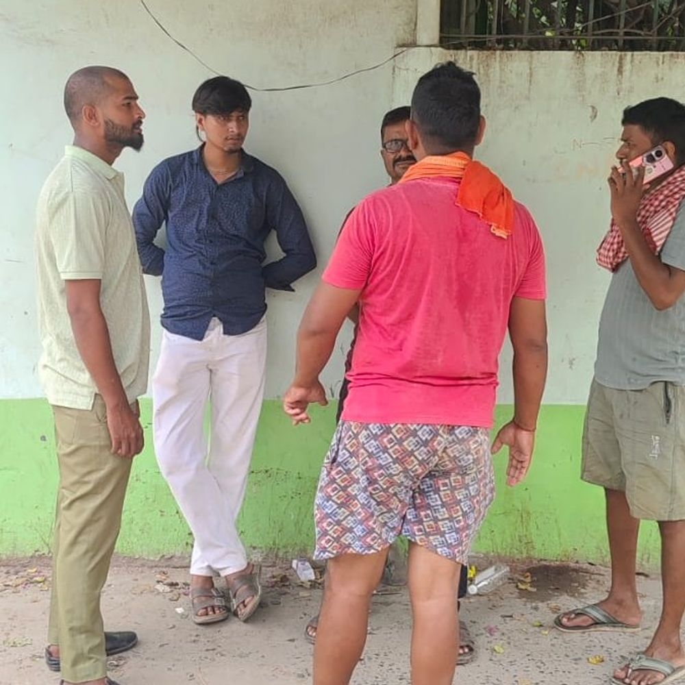 सीवान में पोखर से अधेड़ का शव बरामद:शौच के लिए गए लोगों ने देखा बॉडी