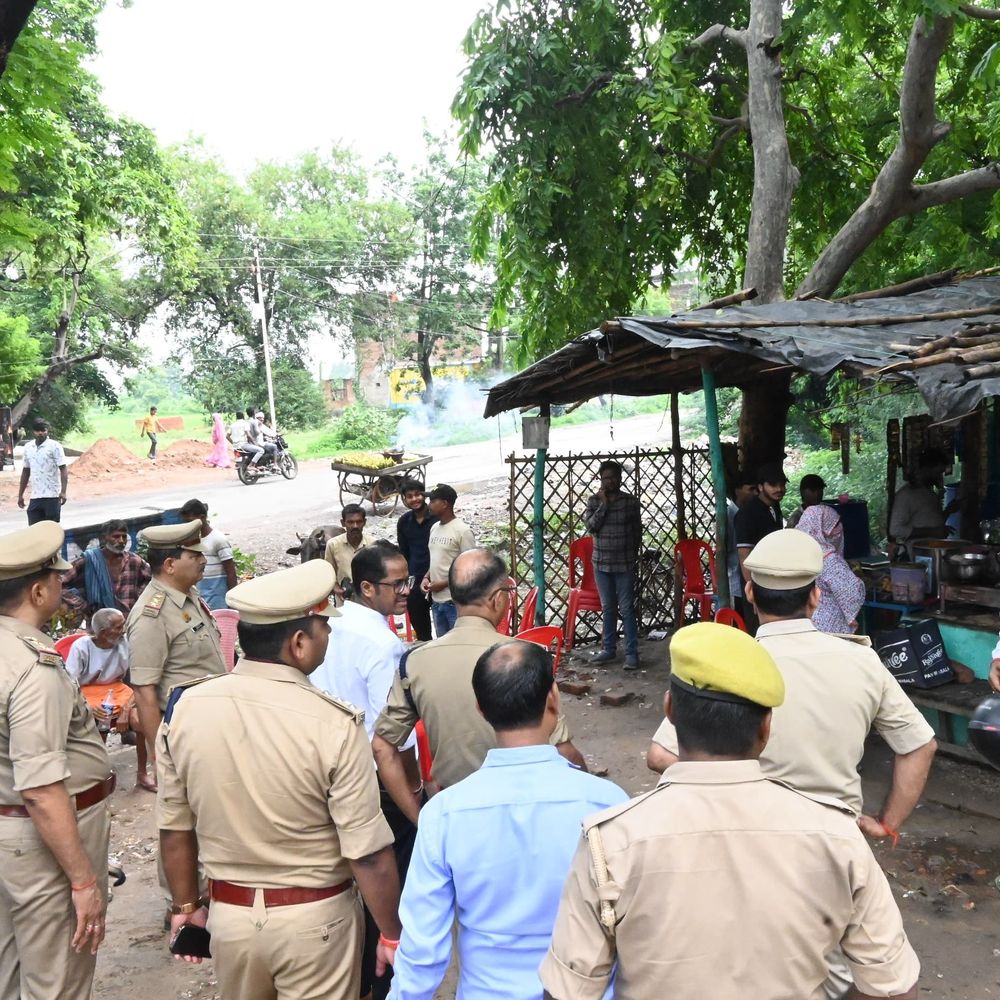 चित्रकूट पुलिस लाइन तिराहे का होगा सौंदर्यीकरण:डीएम-एसपी ने जलभराव रोकने को नाली बनाने के दिए निर्देश