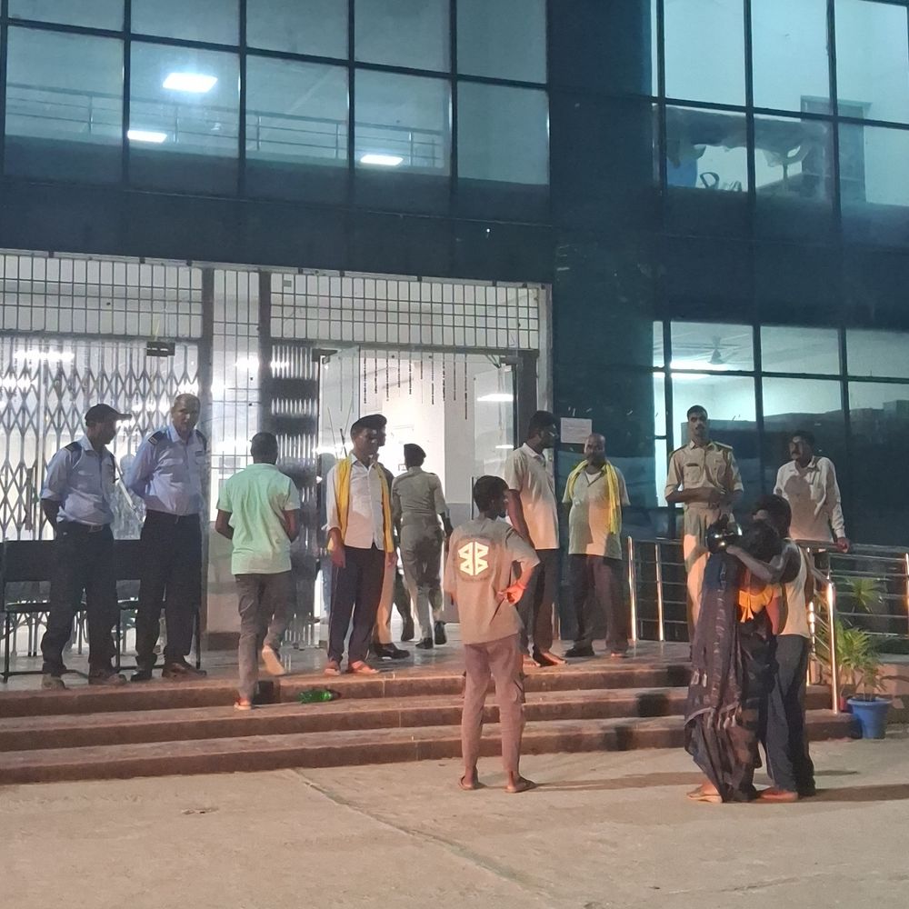 छात्र को दोस्त ने सीने में मारी गोली:घायल को सासाराम सदर अस्पताल किया रेफर,12वीं तक साथ में की थी दोनों ने पढ़ाई